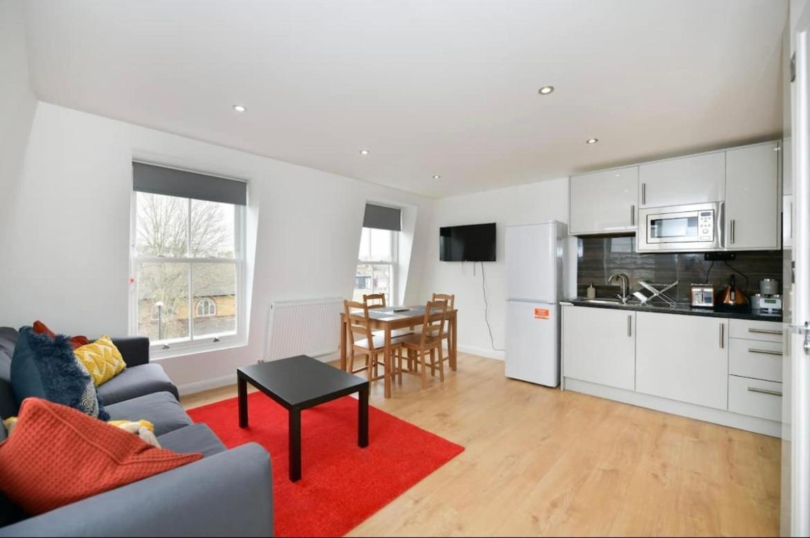 Lovely 2 Bedroom Serviced Penthouse Battersea Park Road 런던 외부 사진